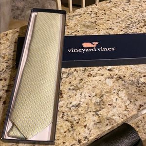 BRAND NEW Vineyard Vines Tie